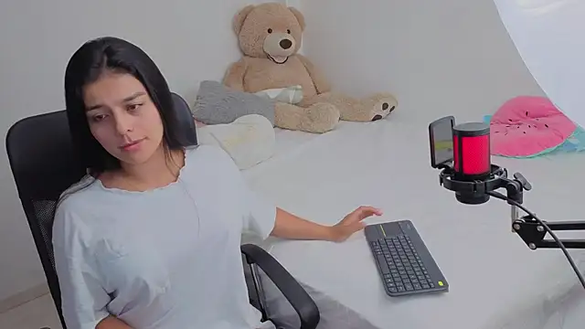 Snapshot of valerihouse chatting on March 4, 2026, 12:07 am valerihouse online show from March 4, 2026, 12:07 am