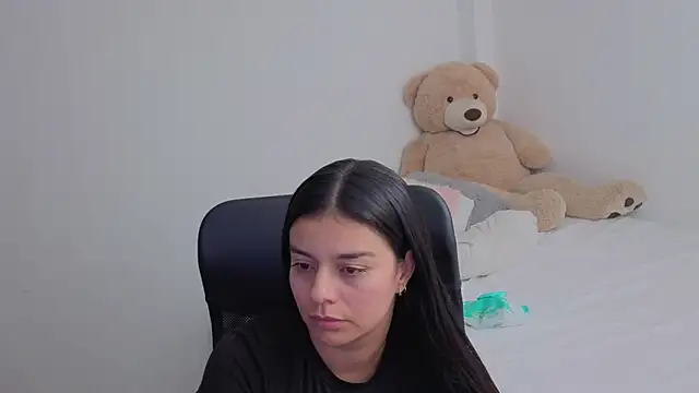 Snapshot of valerihouse chatting on February 17, 2026, 1:25 am valerihouse online show from February 17, 2026, 1:25 am