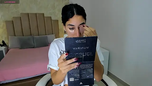 Snapshot of Scarlett_12 chatting on February 26, 2026, 11:32 am Scarlett 12 online show from February 26, 2026, 11:32 am