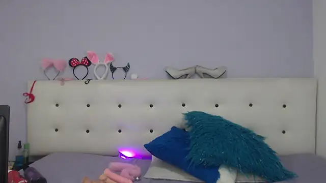 Kate Gale online show from November 16, 2025, 12:32 pm