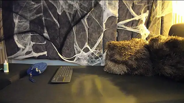 Snapshot of Rowan_Mills chatting on October 29, 2025, 8:52 pm Rowan Mills online show from October 29, 2025, 8:52 pm