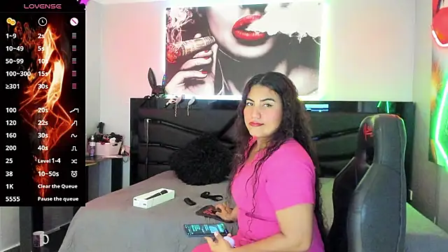 Snapshot of Sara_Bdsm_ chatting on February 10, 2026, 2:43 am Sara Bdsm online show from February 10, 2026, 2:43 am