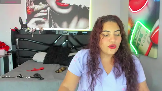 Snapshot of Sara_Bdsm_ chatting on February 18, 2026, 2:20 am Sara Bdsm online show from February 18, 2026, 2:20 am