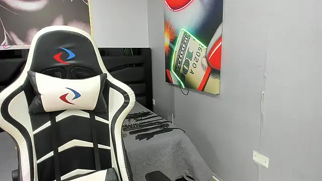 Sara Bdsm  online show from November 5, 2025, 1:25 pm