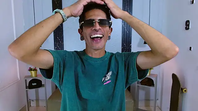 Franvill Trato online show from November 22, 2025, 7:57 pm