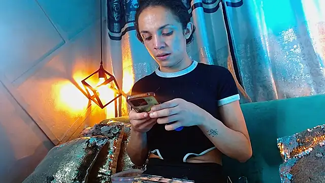 Cristal Gem1 online show from February 21, 2026, 2:02 am