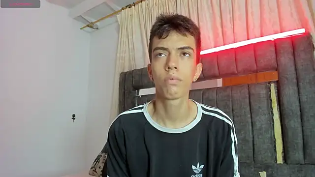 Snapshot of dylan_202520_ chatting on October 13, 2025, 11:45 am dylan 202520 online show from October 13, 2025, 11:45 am