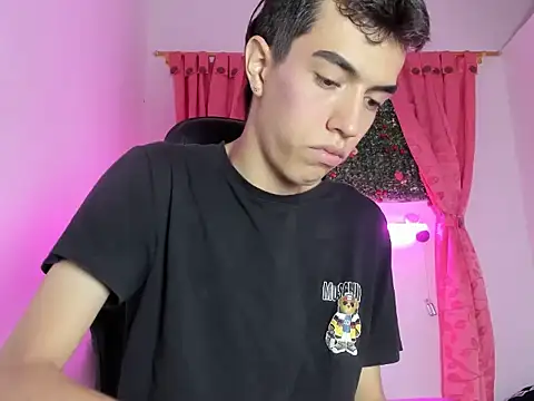 Snapshot of dylan_202520_ chatting on September 22, 2025, 11:27 am dylan 202520 online show from September 22, 2025, 11:27 am