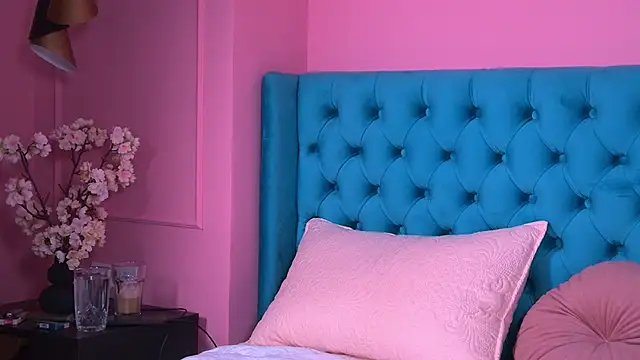 Snapshot of AlyraRose chatting on September 26, 2025, 3:19 pm AlyraRose online show from September 26, 2025, 3:19 pm