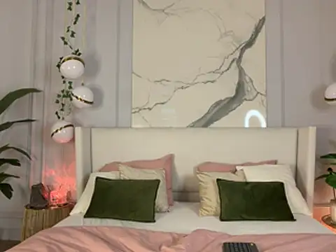 MaryNixon  online show from April 9, 2026, 5:20 am