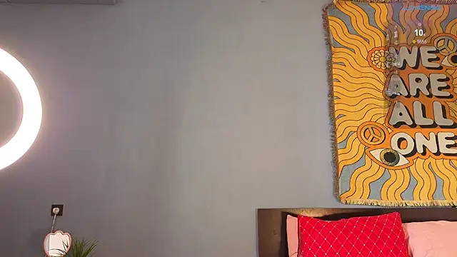 charlottacardi online show from June 22, 2026, 3:36 am