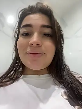 sarahreyess 11 online show from April 8, 2026, 10:28 am