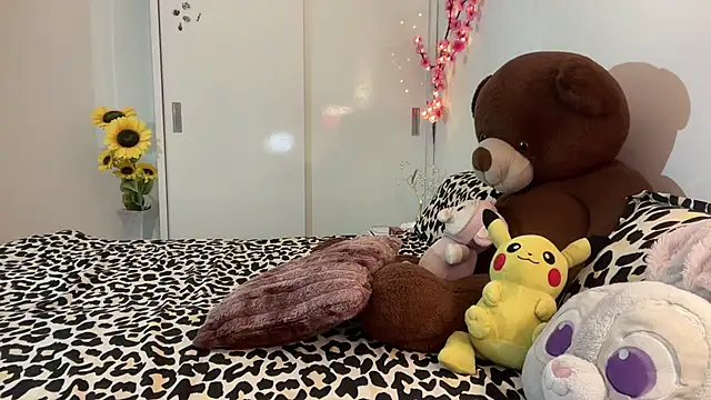 fairy hot  online show from May 19, 2026, 7:43 pm