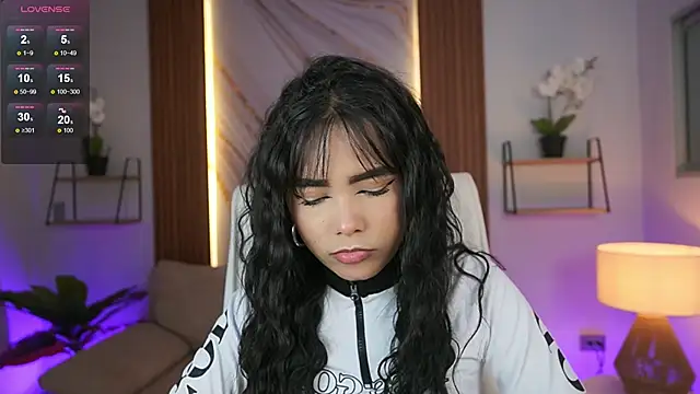 Snapshot of GiaNovak chatting on December 17, 2025, 7:19 pm GiaNovak online show from December 17, 2025, 7:19 pm