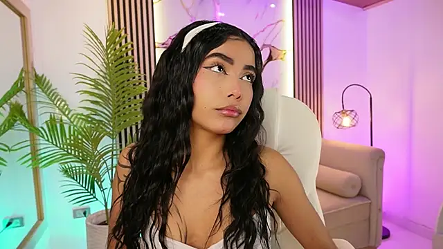 Snapshot of GiaNovak chatting on November 18, 2025, 1:03 pm GiaNovak online show from November 18, 2025, 1:03 pm