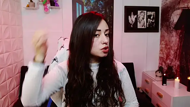 Snapshot of Eva_Roussell chatting on February 11, 2026, 2:28 pm Eva Roussell online show from February 11, 2026, 2:28 pm