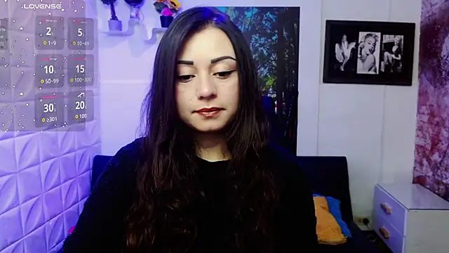 Snapshot of Eva_Roussell chatting on November 4, 2025, 2:43 pm Eva Roussell online show from November 4, 2025, 2:43 pm