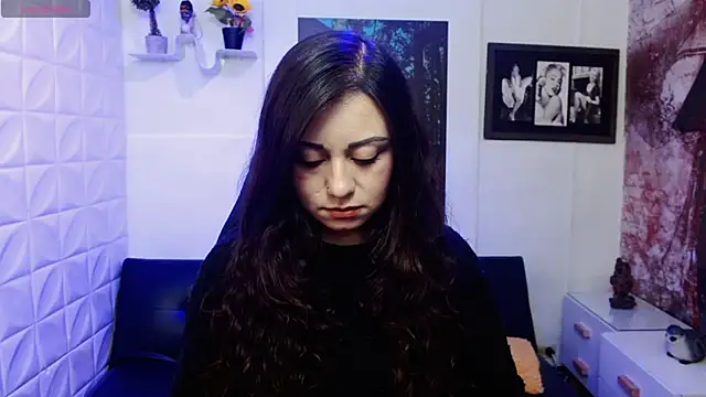 Snapshot of Eva_Roussell chatting on November 14, 2025, 2:32 pm Eva Roussell online show from November 14, 2025, 2:32 pm