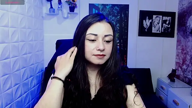 Snapshot of Eva_Roussell chatting on November 19, 2025, 2:17 pm Eva Roussell online show from November 19, 2025, 2:17 pm