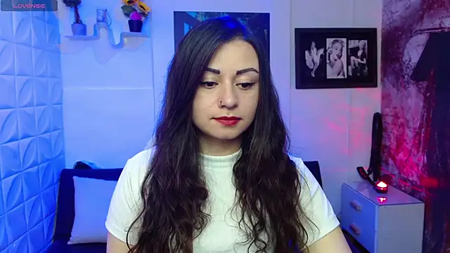 Snapshot of Eva_Roussell chatting on October 27, 2025, 2:29 pm Eva Roussell online show from October 27, 2025, 2:29 pm