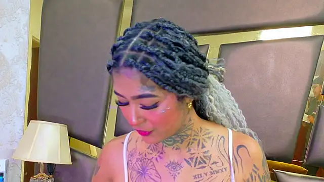 EmilieLake online show from February 3, 2026, 8:03 pm