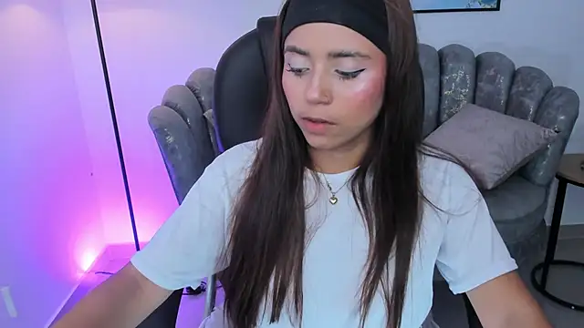 issi loren online show from November 9, 2025, 5:06 pm