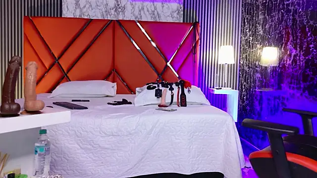 Snapshot of Violet_sl4ve chatting on May 9, 2026, 2:20 pm Violet sl4ve online show from May 9, 2026, 2:20 pm