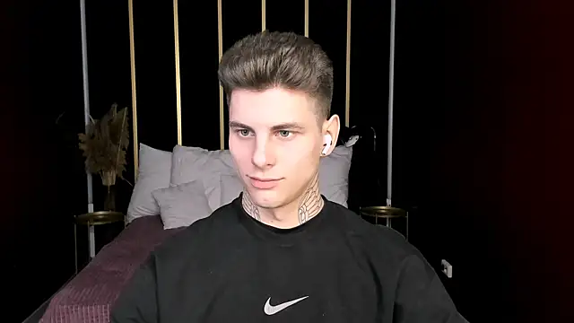 JackWolw online show from October 21, 2025, 8:41 pm