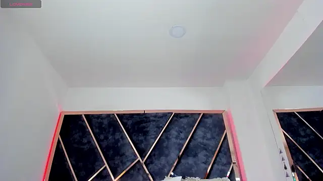 SusanaHenao online show from December 19, 2025, 3:47 pm