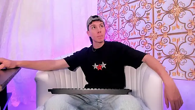 LittleDanny  online show from April 26, 2026, 2:47 pm