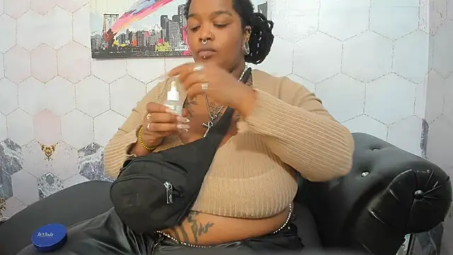 Snapshot of Anaa_Fuentess chatting on April 8, 2026, 11:44 am Anaa Fuentess online show from April 8, 2026, 11:44 am