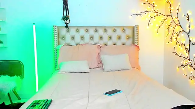 LenaStylesOA online show from February 16, 2026, 1:48 am