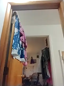 jizzyglizzy92 online show from September 29, 2025, 3:39 pm