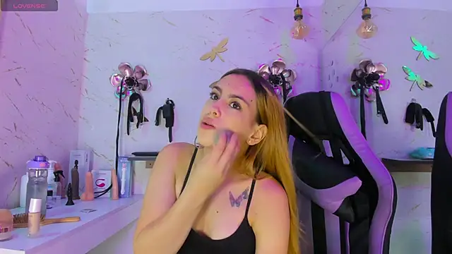 Natasha-Adams online show from April 7, 2026, 9:27 pm