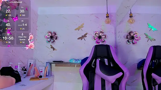 Natasha-Adams online show from April 8, 2026, 9:27 pm