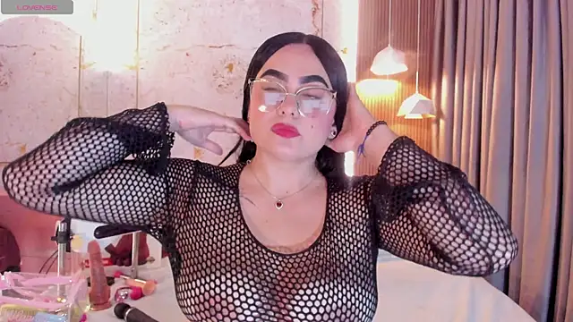 sofiiacarson online show from May 23, 2026, 7:46 pm