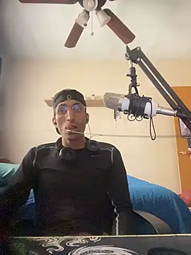 Snapshot of M1GU31923 chatting on November 4, 2025, 10:02 pm M1GU31923 online show from November 4, 2025, 10:02 pm