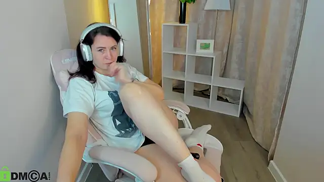 Lea shadom online show from November 6, 2025, 1:09 am