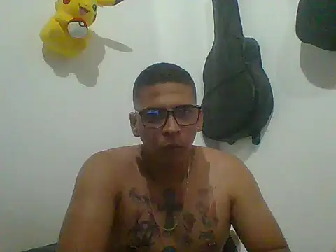 Hardbighotxxx online show from March 10, 2026, 11:53 pm