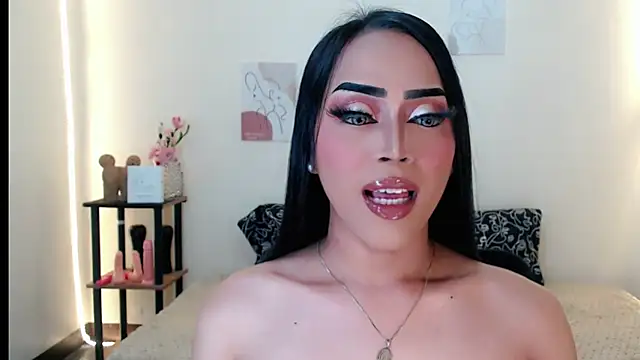 Snapshot of Lessandra_Lust chatting on October 3, 2025, 2:04 am Lessandra Lust online show from October 3, 2025, 2:04 am