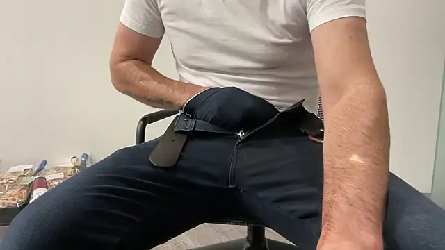 harrys74 online show from November 7, 2025, 5:06 pm