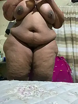 Curvycandy95 online show from June 11, 2026, 7:33 pm