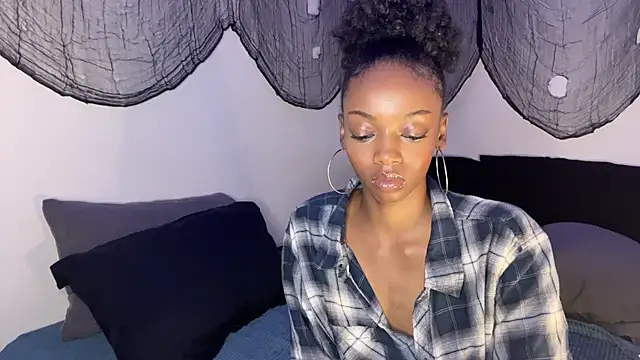 Trixie luv1 online show from October 15, 2025, 1:08 pm