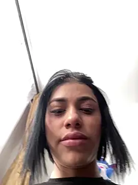 AlannaEvons online show from November 17, 2025, 2:54 pm