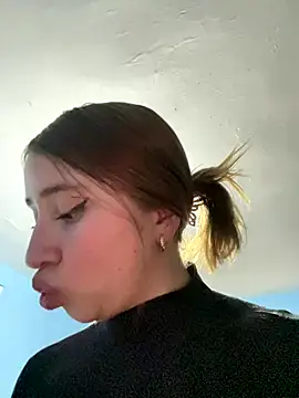 Snapshot of mia_skys chatting on January 7, 2026, 3:11 am mia skys online show from January 7, 2026, 3:11 am