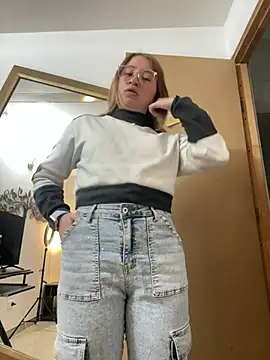 Snapshot of mia_skys chatting on February 9, 2026, 10:13 am mia skys online show from February 9, 2026, 10:13 am