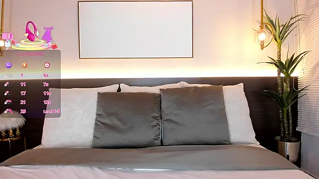 Snapshot of SolAvelar chatting on October 21, 2025, 3:50 am SolAvelar online show from October 21, 2025, 3:50 am