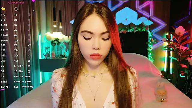 MimiFors online show from October 6, 2025, 4:19 pm