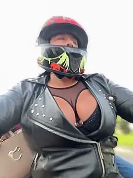 -Mia1 online show from April 7, 2026, 12:18 pm