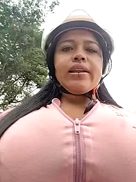 Snapshot of -Mia1 chatting on September 29, 2025, 1:39 pm -Mia1 online show from September 29, 2025, 1:39 pm